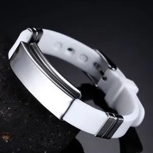 Браслет. Материал - силикон, нержавеющая сталь. Цвет белый. Размеры 22,7 х 1,6 см.