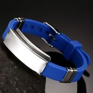 Браслет. Материал - силикон, нержавеющая сталь. Цвет синий. Размеры 22,7 х 1,6 см.