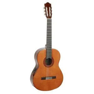 Yamaha CX40 Классическая гитара со звукоснимателем.