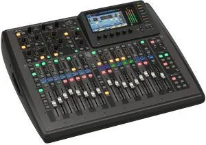 Behringer X32 Compact Цифровой микшерный пульт.