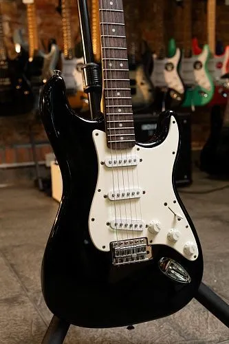 Fender Squier Affinity Series Stratocaster SSS Электрогитара (Б/У)