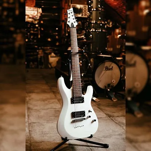 Schecter Omen-7 Электрогитара (б/у).