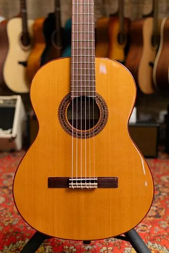 Perez 630 Cedar Гитара классическая Б/У.