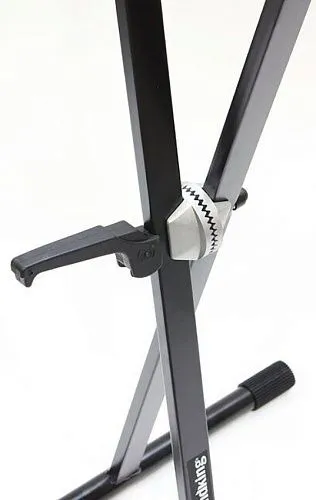 Soundking DF029 Стойка для клавишных инструментов с зажимом.