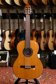 Perez 630 Cedar Гитара классическая Б/У.